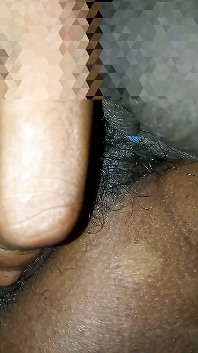 נער הודי מנסה לדפוק את עצמו