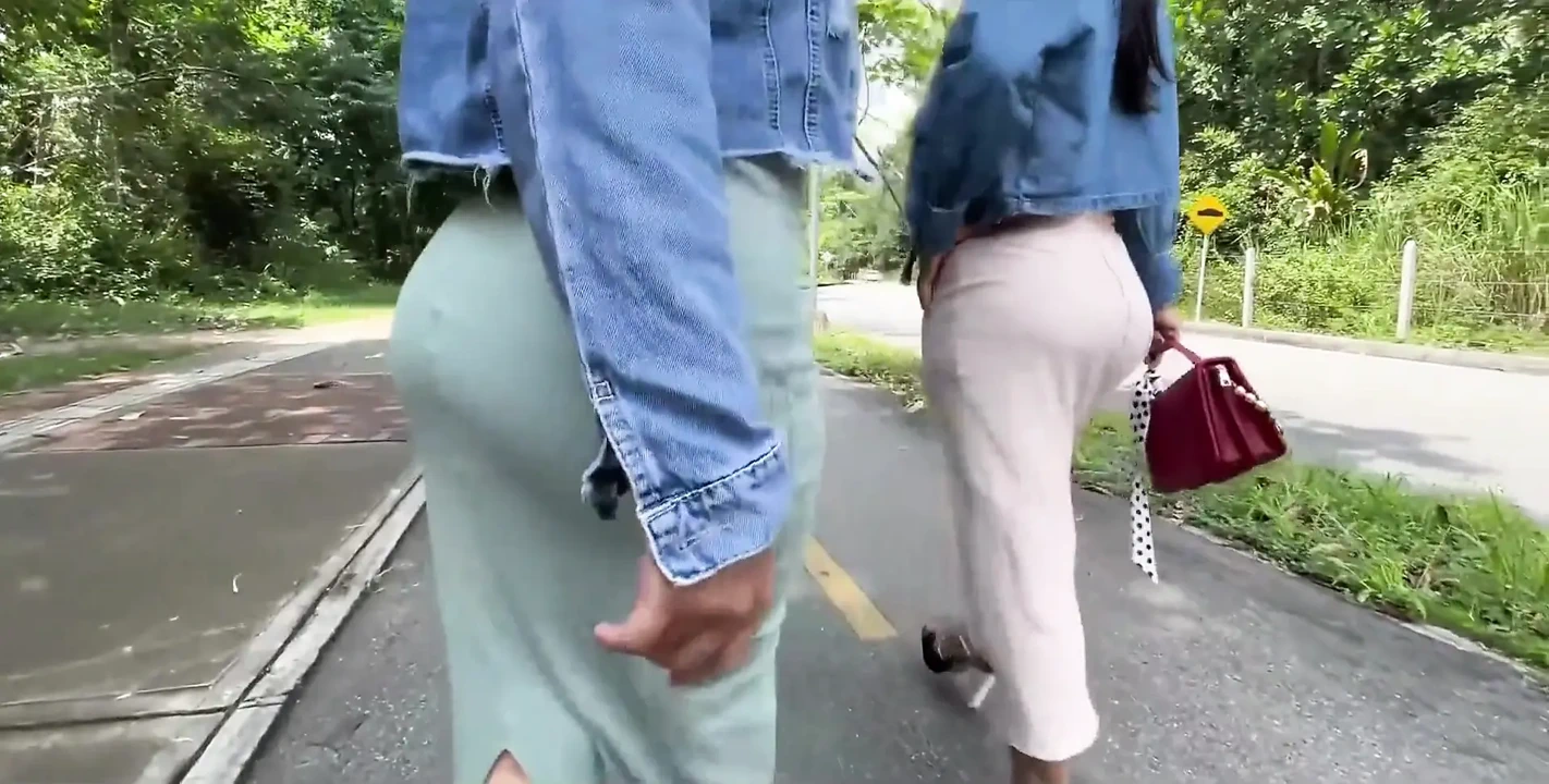 我利用了我的女朋友去旅行, 我操了她的两个好朋友