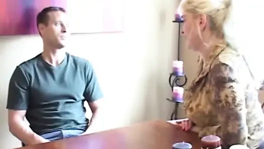 Dana hayes fickt im wohnzimmer mit ihrem dicken arsch