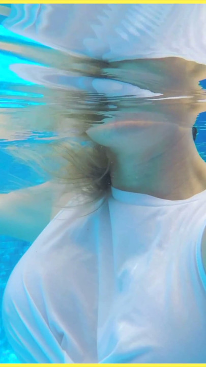 Wifey goes for a swim in a white shirt braless which shows her perfect tits in the water | klip 1