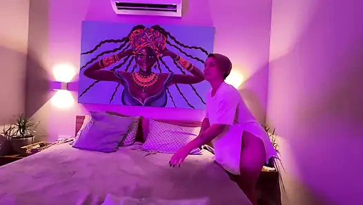 Трахаю перед сном так, чтобы киска спокойно