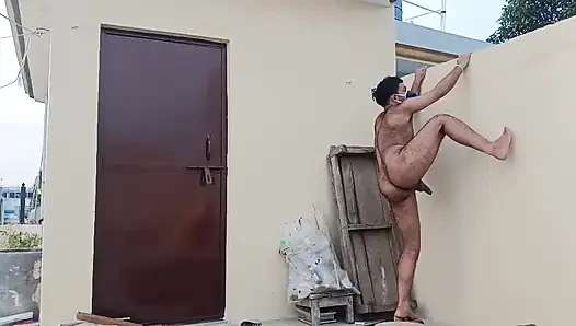 Hintli c. 9 inç ile tam çıplak bir eşcinsel
