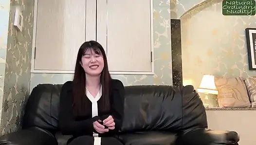 BoldDebut красотка находит интенсивное удовольствие с массивным партнером, ее первый выстрел поднимается на глубокие теплые пики