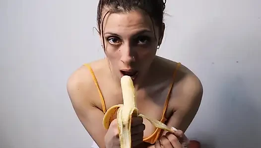 Bikin milkshake pisang dengan pantatku