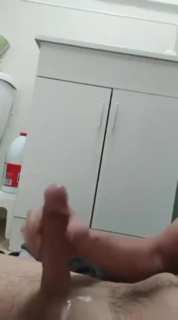Jonathancyr masturbates and cums like a pig