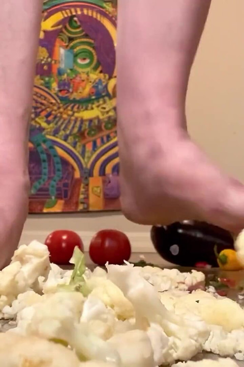Size 16 Foot Crush with Vegetables