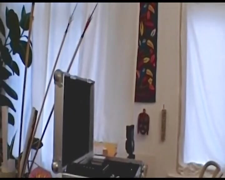 Plavuša s velikim sisama njemačka kučka dobiva svršavanje nakon žestokog jebanja