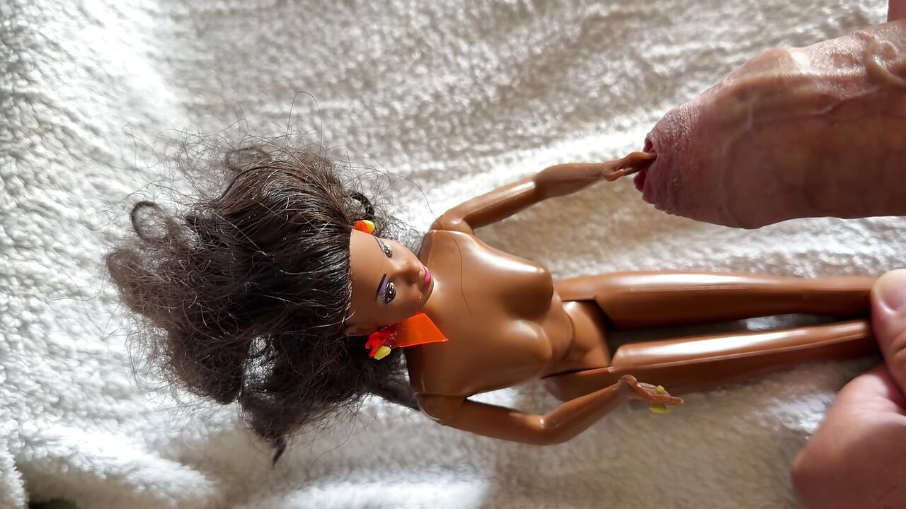 Quente Negra Barbie Doll recebe um Cumshower