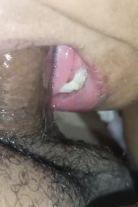 克朗吞下了那个她甚至不认识的男人的所有精液