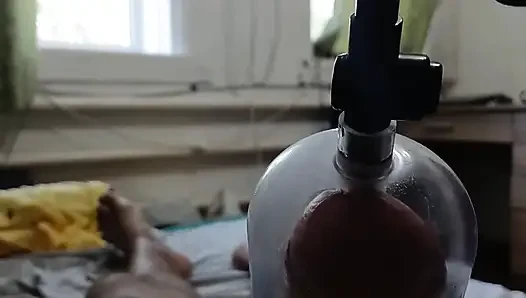 Penis gösterişli bir şekilde oynamak istiyor