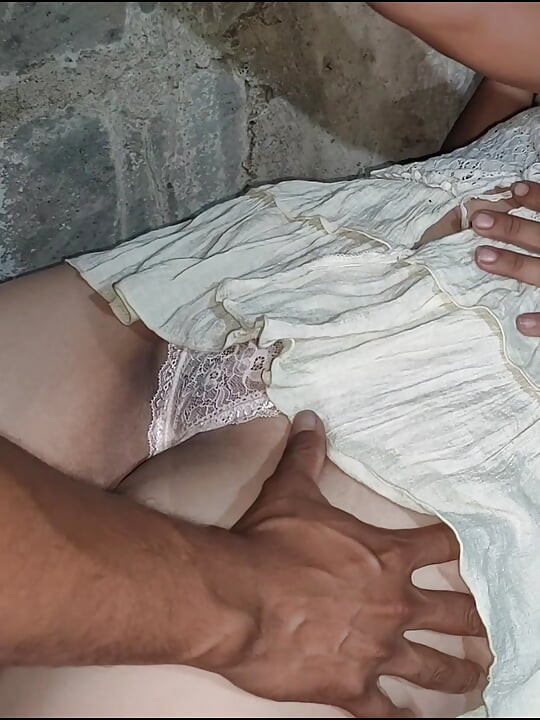Virgin of +18 Rubs my Vaginal Lips and we end up having Sex in amateur homemade video.