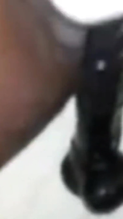 Estimulando meu clitóris com varinha esguichando bbc martelando minha buceta