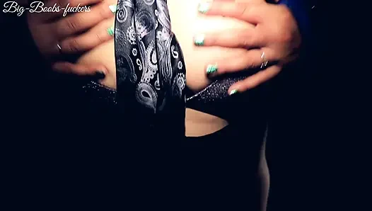 Solo şehvetli tombul büyük götlü kız dildo sikişi ve parmaklama ile amının susuzluğunu tatmin ediyor.