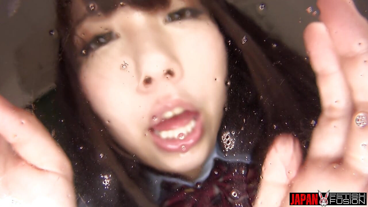 巨大な玉城くるみ:彼女があなたに解き放つ大混乱を体験してください