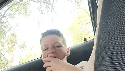 Fışkırtarak araba oyunu, neredeyse yakalanıyor