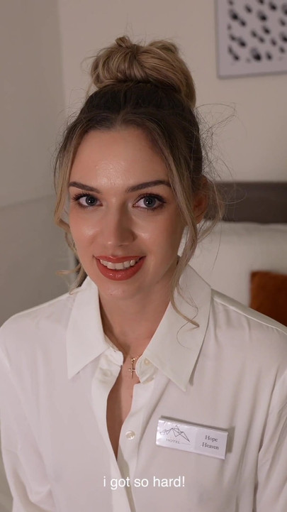 POSLUGA! Sramežljiva mlada hotelska sobarica jebana od perverznog gosta hotela za novac - Hope Heaven | Isječak 1