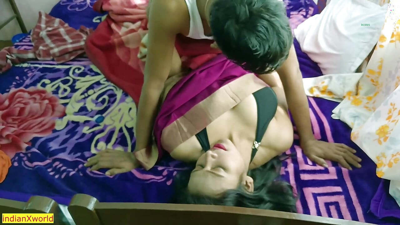 Indiancă Devar Bhabhi - sex incitant erotic! Fute-mă din nou!