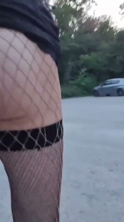 Schoolleraar exposeert zichzelf op het parkeerterrein van de Faisanderie. [⁵Jul²⁶] ²⁰h ²³h Vanessabitchx… | Clip 2