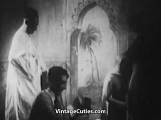 Soirée de baise bisexuelle arabe folle (vintage des années 20)