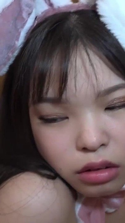 Sayo - une fonctionnaire ordinaire et menue qui, déshabillée, a un corps pulpeux sexy avec de petits seins. | Clip 2