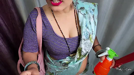 Kaam wali terjebak di meja, pemiliknya menyetubuhi pantatnya yang besar dari belakang.