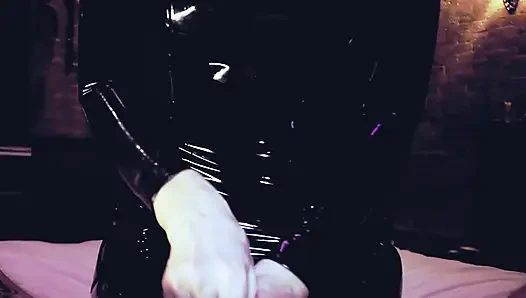 Eva lateks panas bermain dengan kontol cbt mainan bdsm kink femdom fetish milf dewasa nyonya pirang