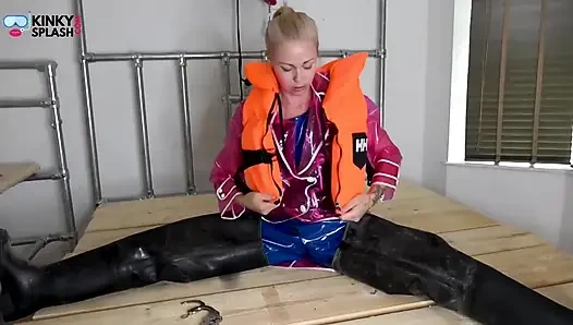 Shiny Pvc Rainwear, Tukang Karet & Lifejacket Menggoda