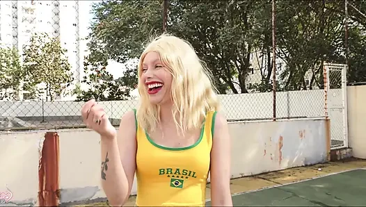 Gila hardcore hanya anal, piala dunia sepak bola, mainan bola fisting di pantat menganga