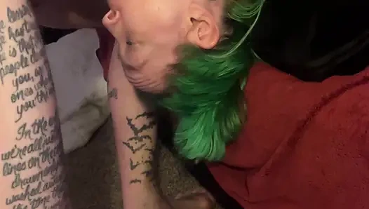 Amber green si gadis imut dientot mukanya