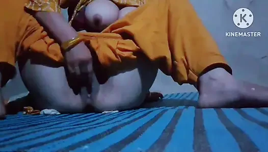 Gadis desa bisa berhubungan seks dengan semua orang yang dia inginkan.