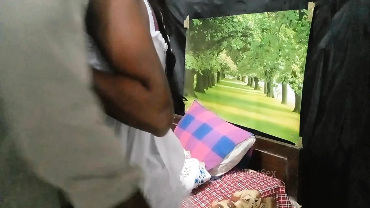 斯里兰卡继妹 - 第一次做爱