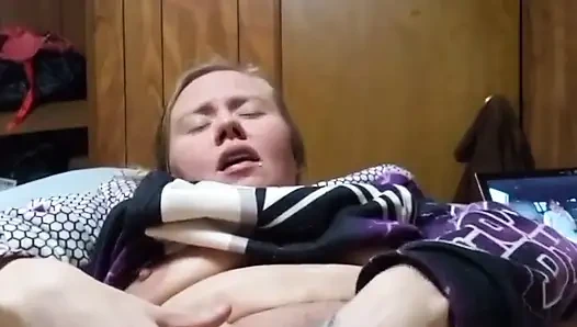 Ehefrau neckt, gefickt und gesahnt