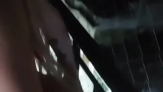 Sayang, aku baru aja bikin video ini di balkon rumah untukmu!