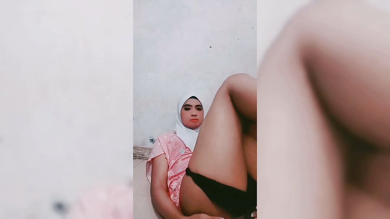 POV : Hijabi sissy Tease Du ber meg om å ha på meg så jeg gjør det