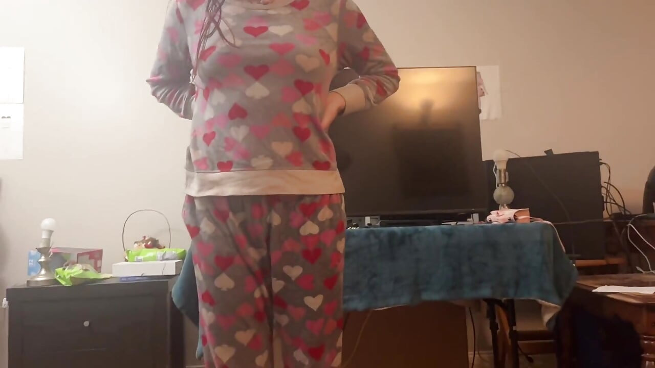 女孩闻老男人的工作靴袜脚