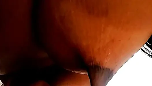 Es wäre so schön, hier an dieser riesigen nippel zu lutschen.