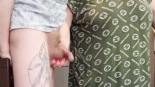 Mastürbasyon yaptıktan ve sakso çektikten sonra üvey annenin ağzına boşalma