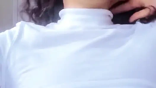 Doğal göğüslü ateşli Brezilyalı esmer onun için boşalmanı istiyor - espuletinha