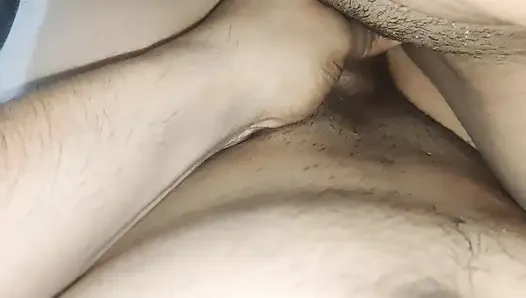 Nachdem mein ex-freund mich zu hause verlassen hat, kommt meine verlobte und fickt mich mit seinem kleinen werkzeug