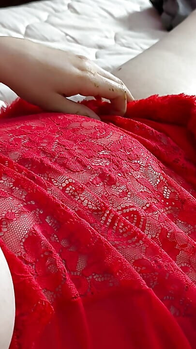 A Married Saudi Woman Gets Fucked in Her Husband's Absence on the Occasion of Valentine's Day