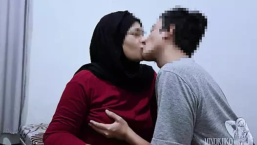 My Hijab Give Me a Blowjob and Lick My Cum When Back to Village