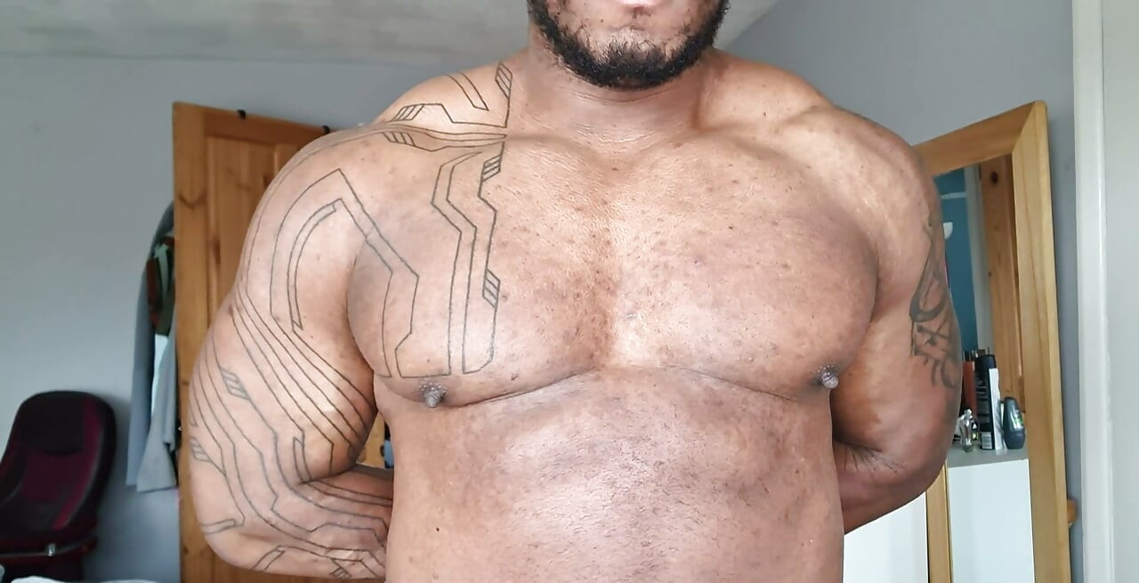 Who Loves a Chest Bounce and Nipples Play.