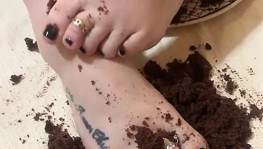 Feet Feet Feet in the Cake