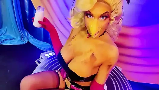 Get a Load of This Chicken Breast! Goldie Cosplay