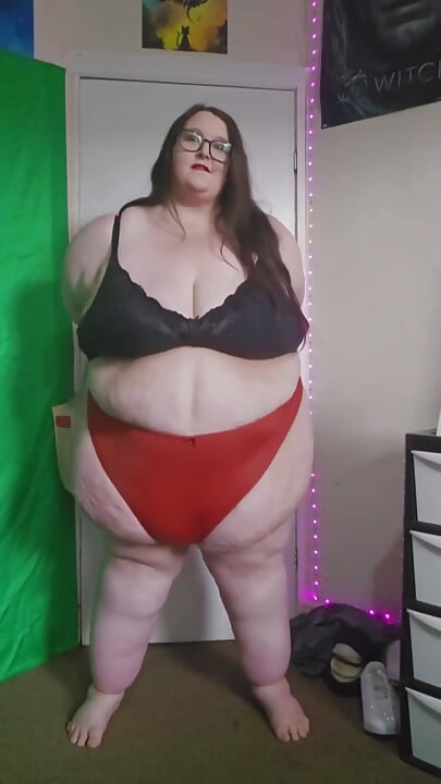 SSBBW Giantess Walking in Tight Red Panties