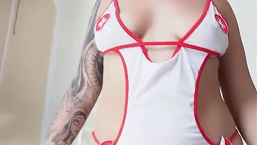 Большая Медсестра Трахает Свою Пациентку, Когда Доктор Уходит Из Creampie