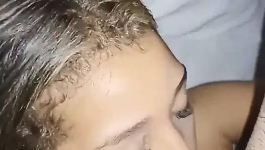 Aku cuma pengen banget kalau tetanggaku nggak tahu kalau istrinya nyepong kontolku waktu dia lagi kerja di Amerika Serikat