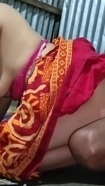 Zadivljujući trenutak iz "Sali jub soaur ghore se Jamai daa k ghor gaye tub Usko Ekela Ghorme Without Condom pe Choda"