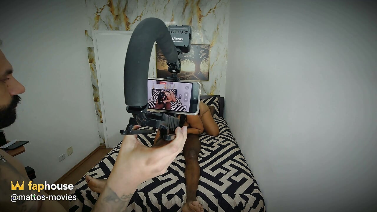 Making of surprend le cocu en train de regarder du porno et détruit le cul de sa femme