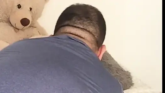 Ich massiere meine Freundin und dann bittet sie mich, sie mit einem Dildo zu ficken